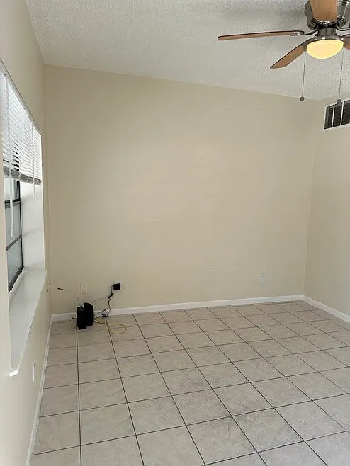 Building Photo - 9243 Overlook Dr #A