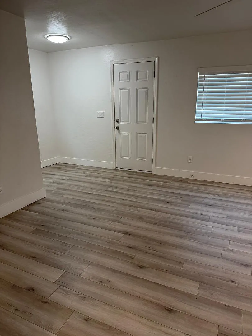 1 bed, 700 sqft, $1,300 — Photo 2