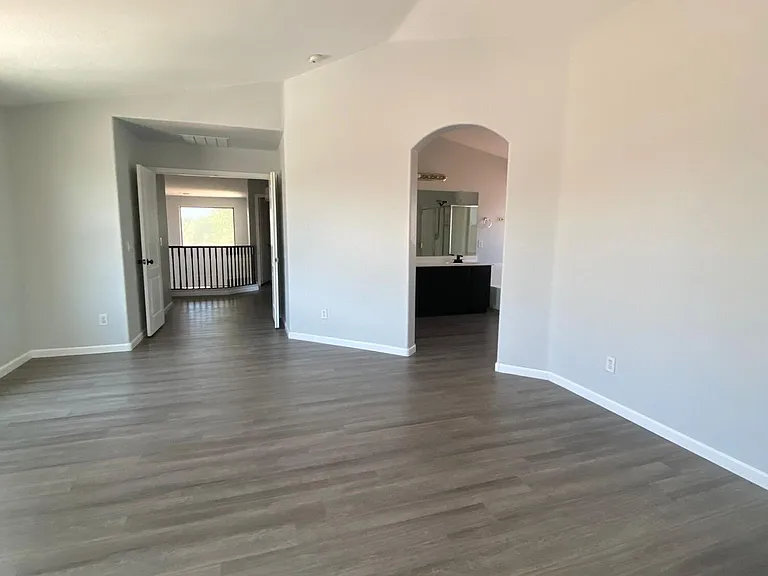 8402 S 48th Ln — Photo 2