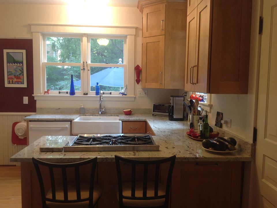 1st image of 412 W Jefferson St