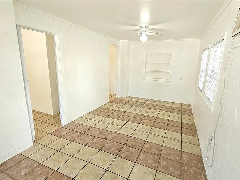 15 Mango St — Photo 8