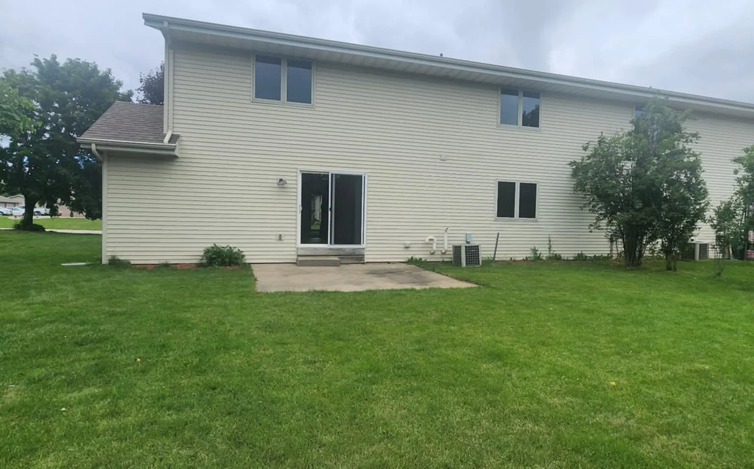 3 bed, 1800 sqft, $1,900 — Photo 1