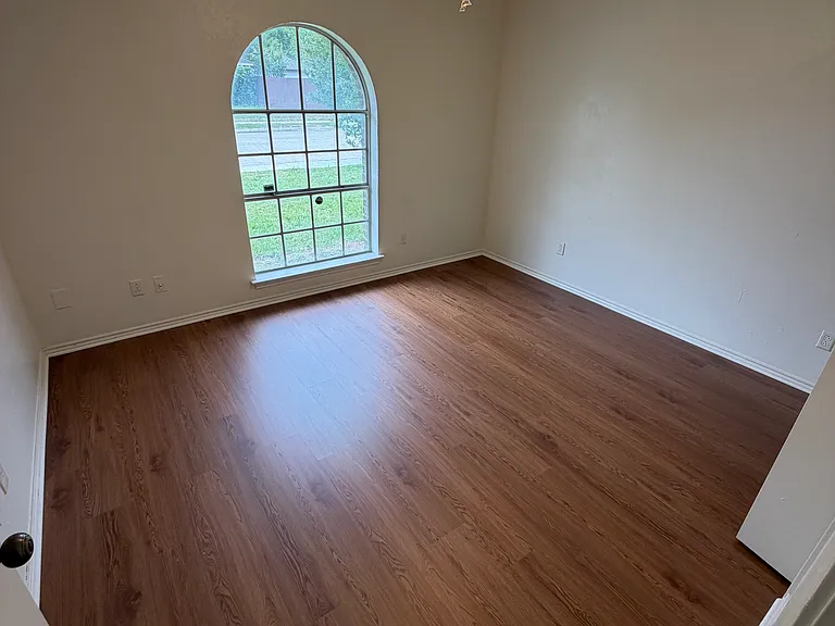 2418 Guerrero Dr — Photo 5