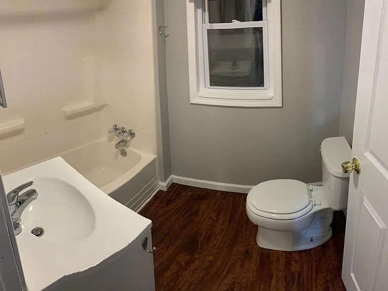 398-400 Sunset Dr — Photo 4