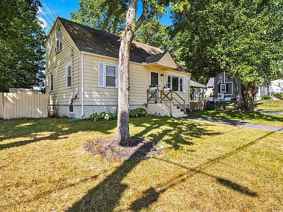2nd image of 26 Sunset Rd