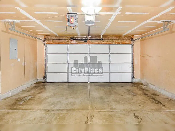 3 bed, 2.0 bath, 1124 sqft, $1,600 — Photo 3