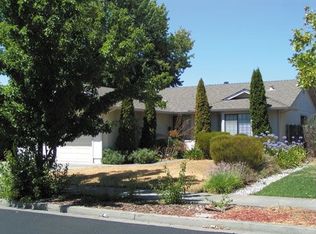 2429 Gads Hill St, Santa Rosa, CA 95401