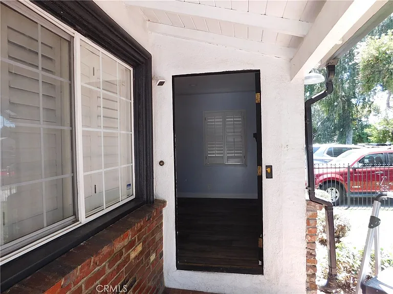 10414 Dorothy Ave — Photo 3