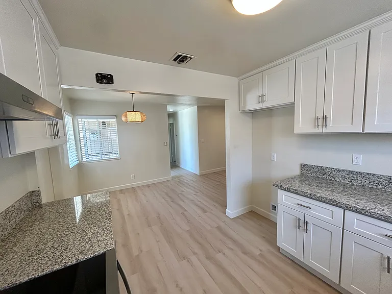 4034 E Buckingham Way — Photo 3
