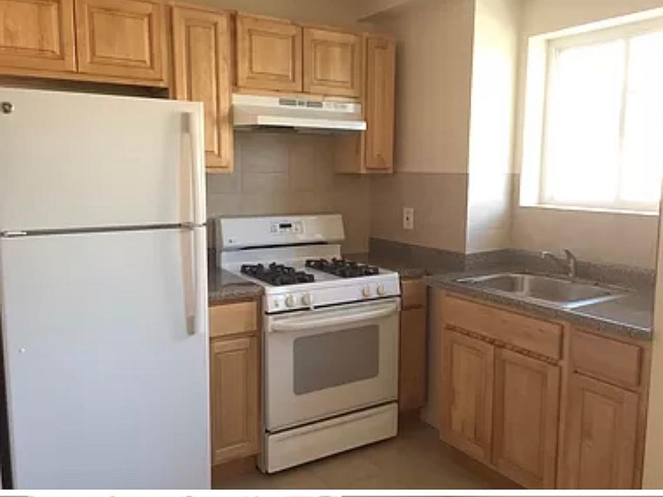 1st image of 3221 Hering Ave #3