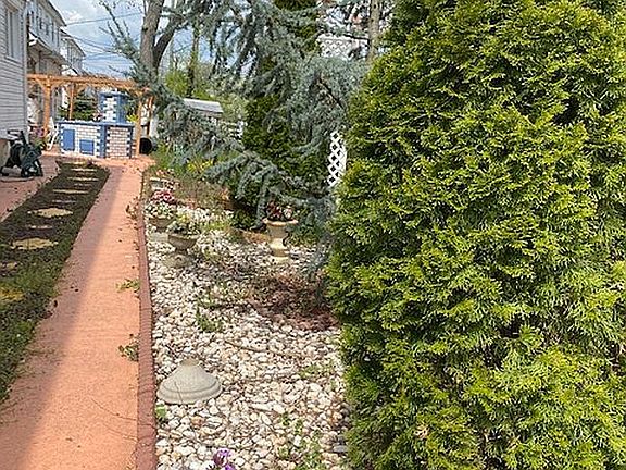 4th image of 249 Milton Ave