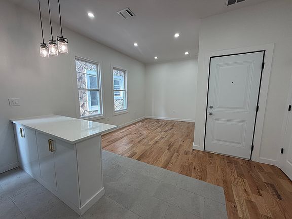 3rd image of 181 Woodside Ave #3R