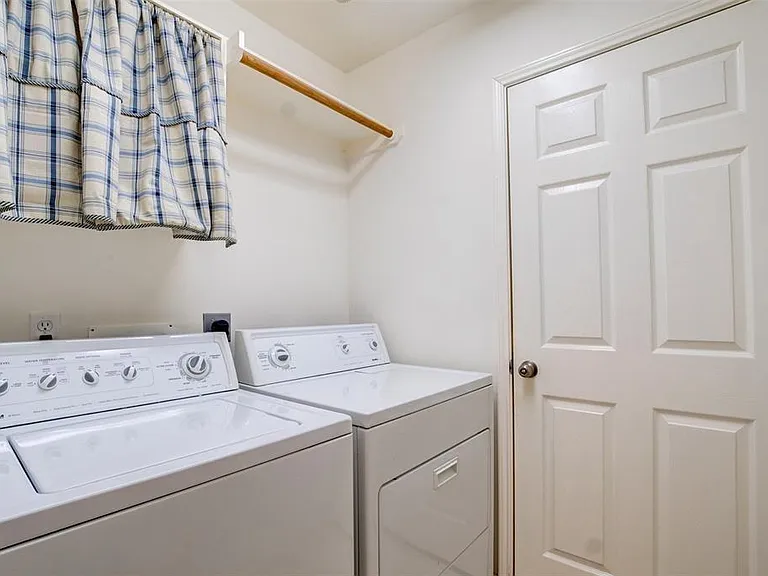 2608 Easton Springs Ct — Photo 15