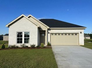 106 Edgewood Trl, Headland, AL 36345