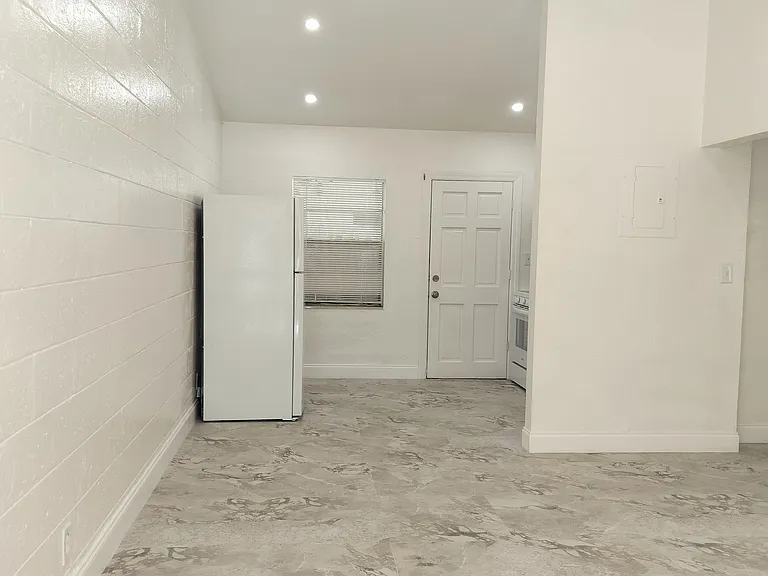 709 NE 7th St #2 — Photo 2