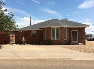 702 Hickory St, Levelland, TX 79336