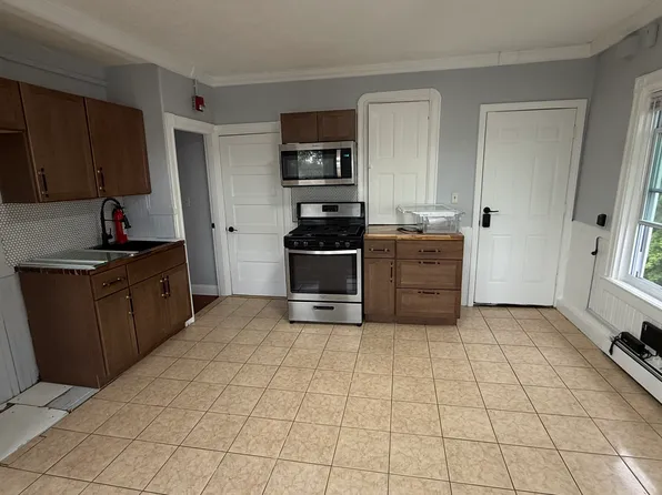 (undisclosed Address), Pawtucket, RI 02860