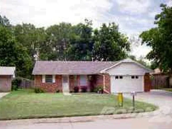 805 Kouba Dr, Yukon, OK 73099