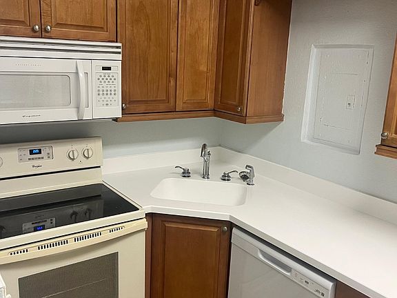 4th image of 126 Mendoza Ave APT 12