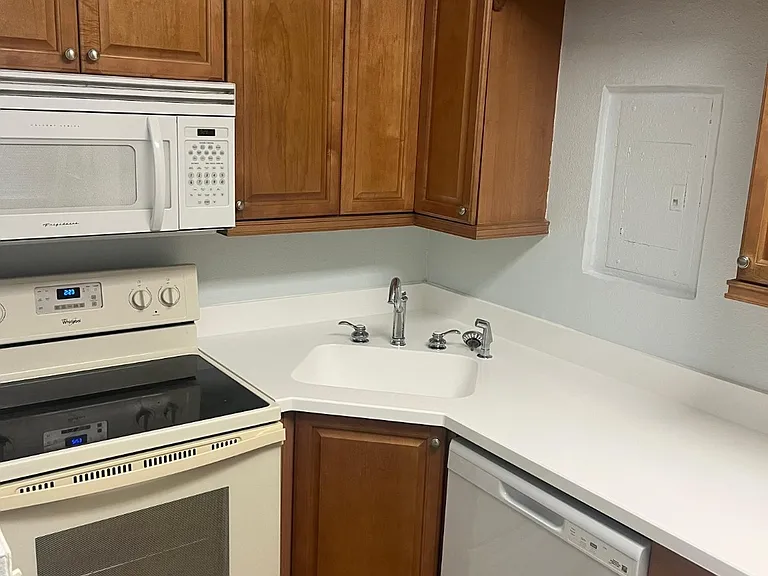 126 Mendoza Ave #12 — Photo 4