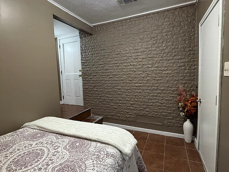 2436 Lockhart Ave — Photo 7