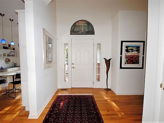 2nd image of 7 Shaker Glen Ln