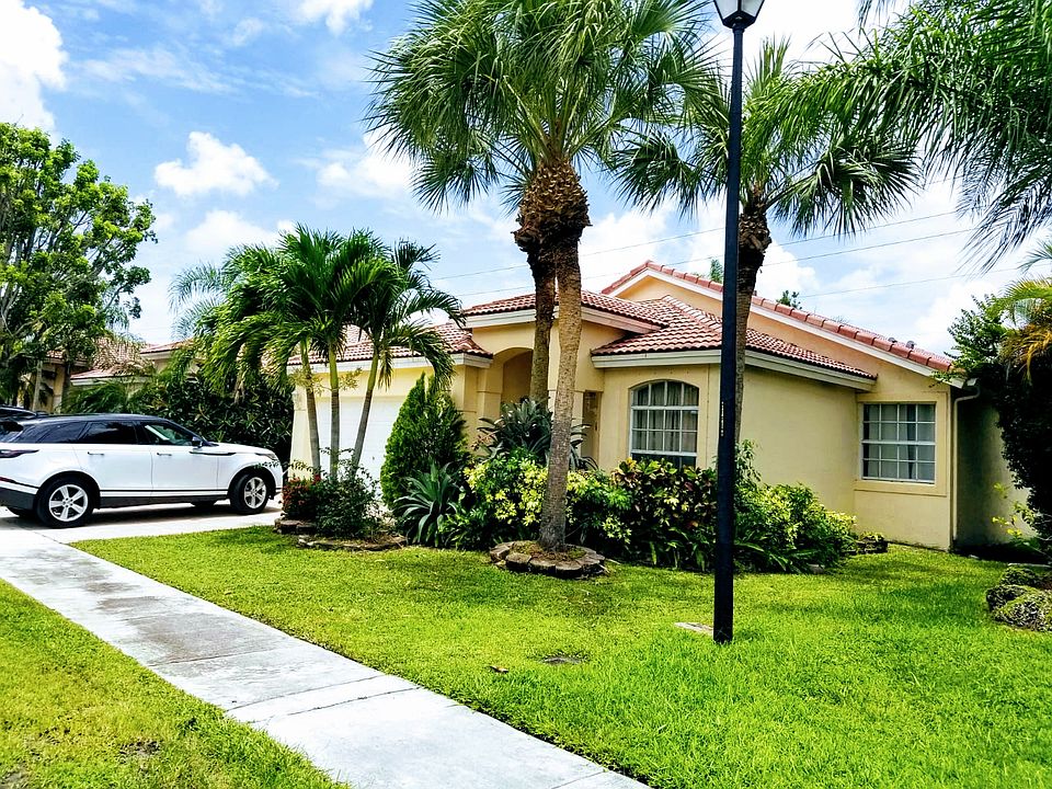 1st image of 48 Gables Blvd