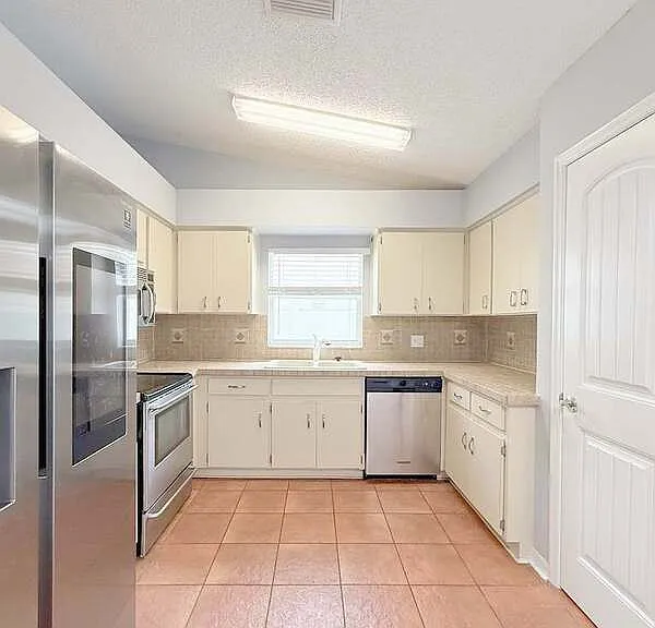 1118 Hardwood Dr — Photo 10