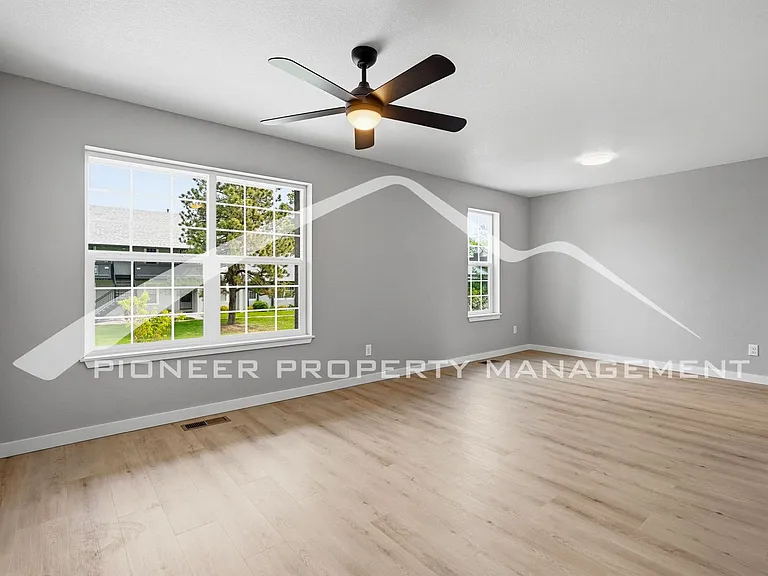2301 E Fremont Ave #S02 — Photo 5