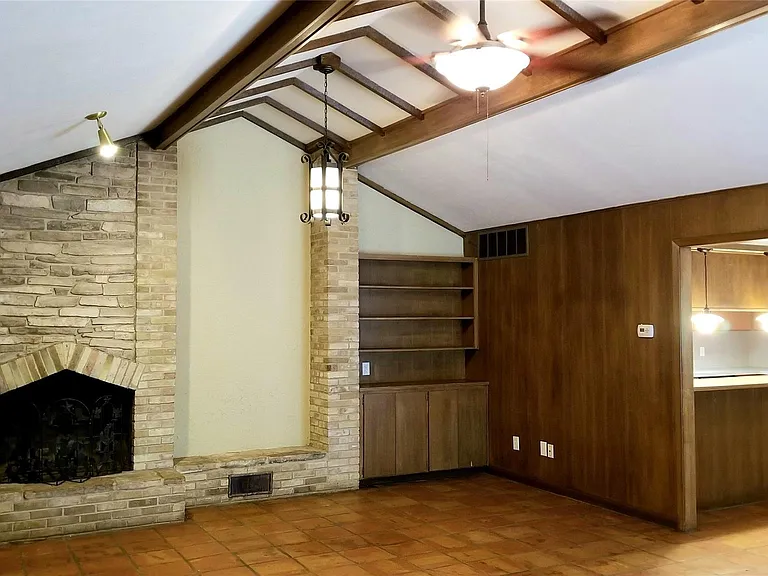 720 Mimosa Dr — Photo 2