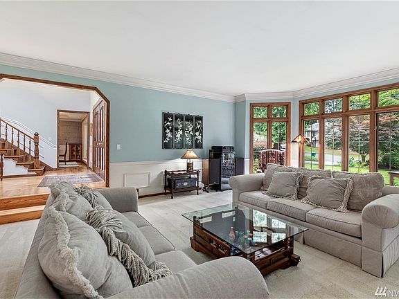 Oversized front room with wall of windows!