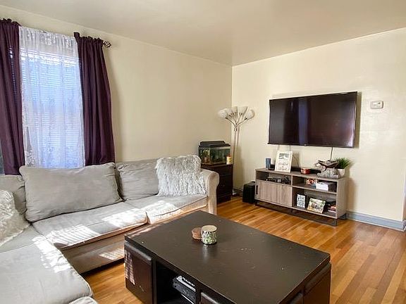 3rd image of 2233 N Harlem Ave APT 2n
