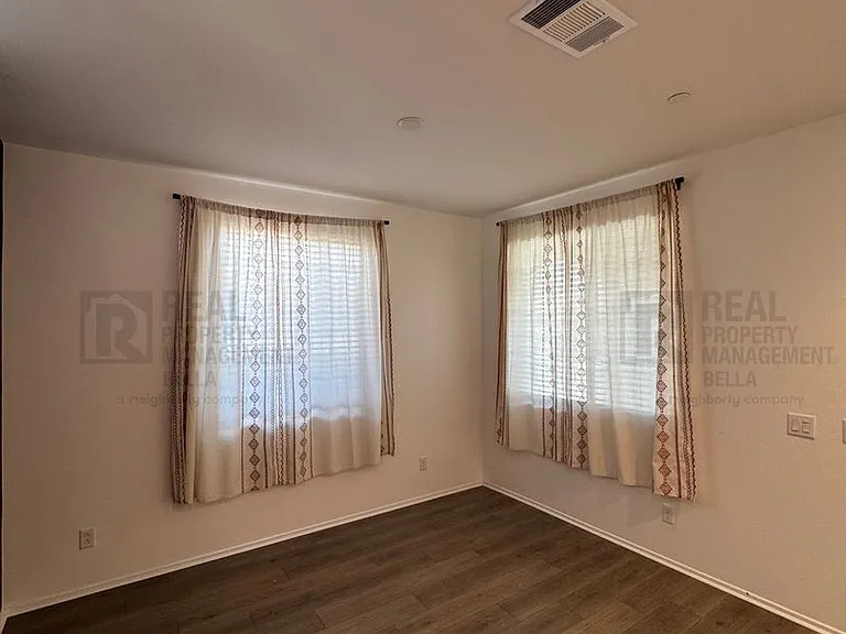 2807 Moonshimmer St — Photo 4