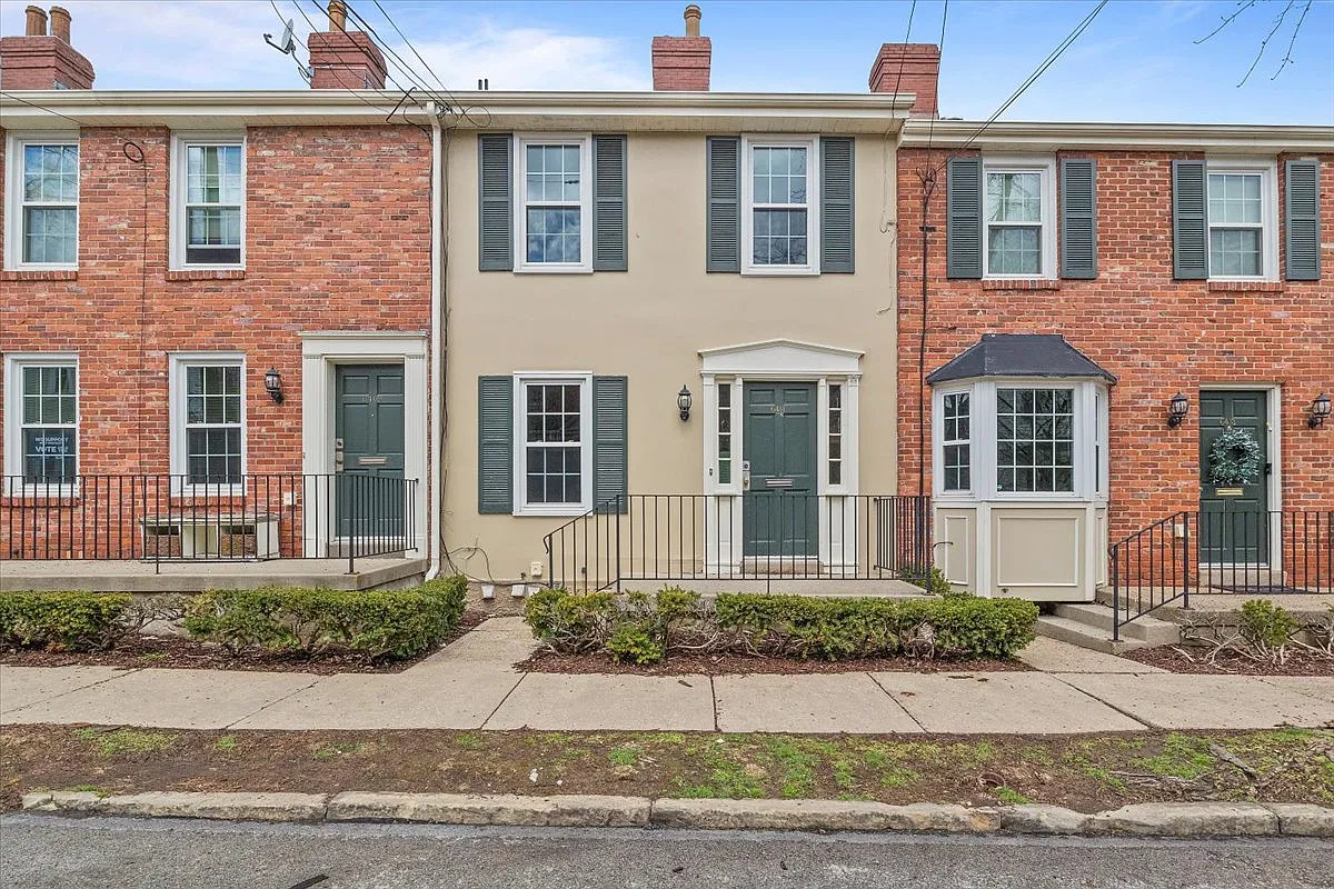 2 bed, $2,600 — Photo 1
