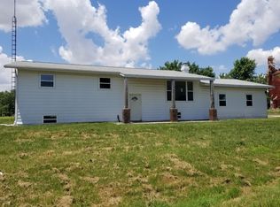 9307 Livesay St, Nashville, IL 62263