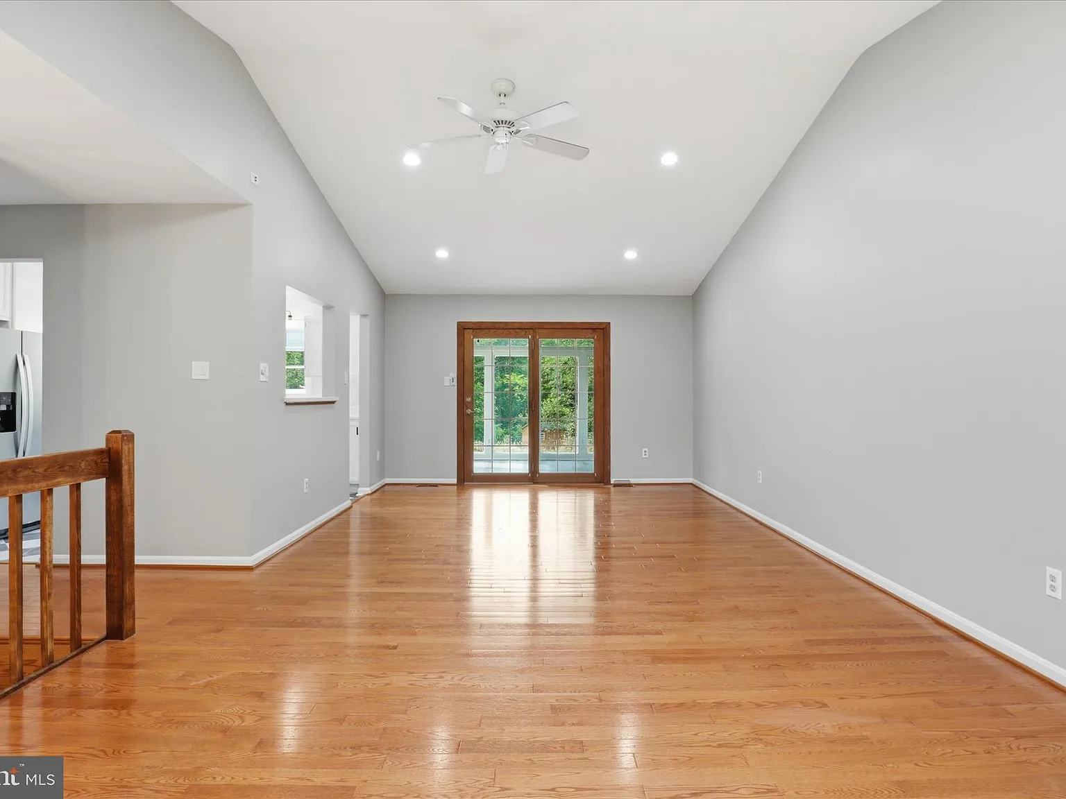 4 bed, 2501 sqft, $3,700 — Photo 4