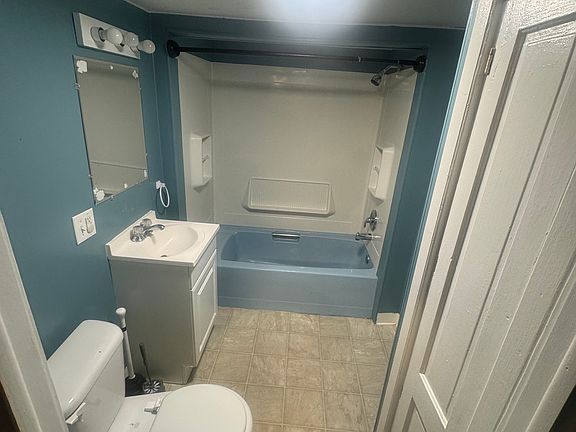 5th image of 2220 Webb St #2