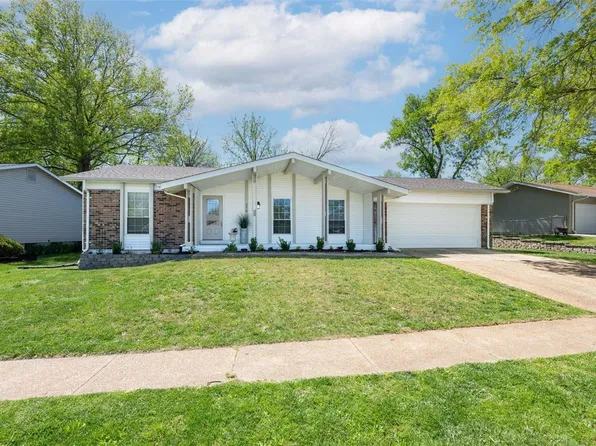 274 Brightfield Dr, Ballwin, MO 63021