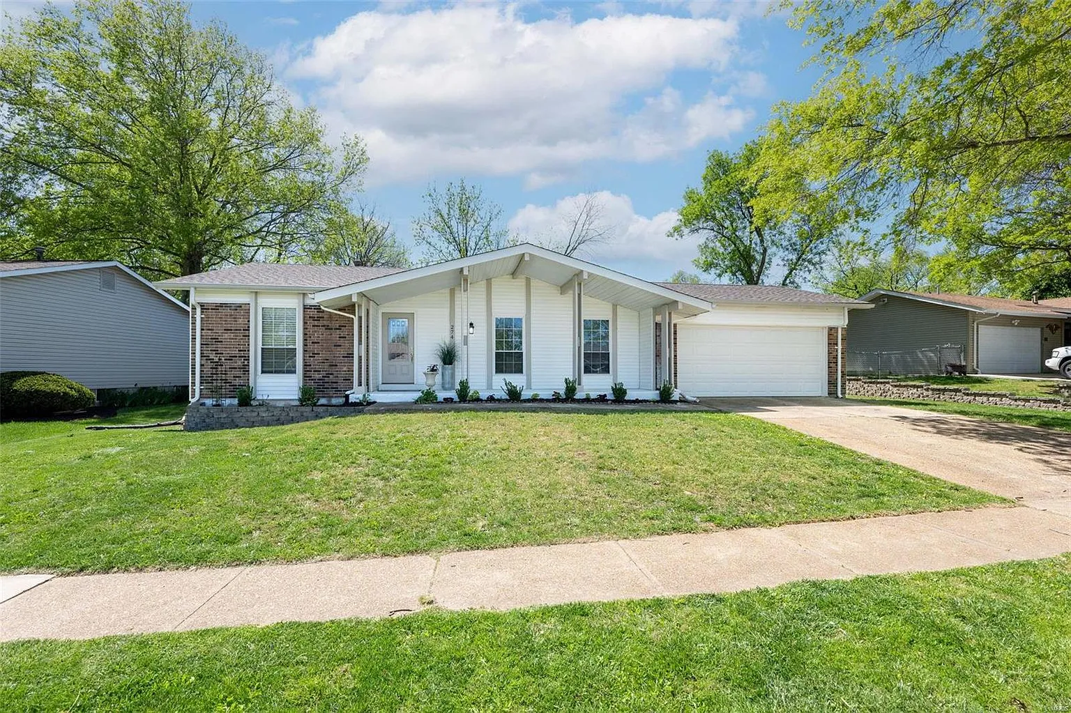 274 Brightfield Dr photo 1