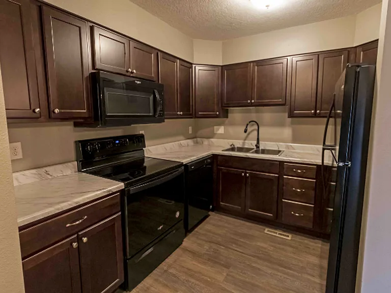 617 N Lewis Ave — Photo 3