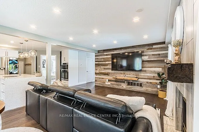 33 Strathroy Cres — Photo 14