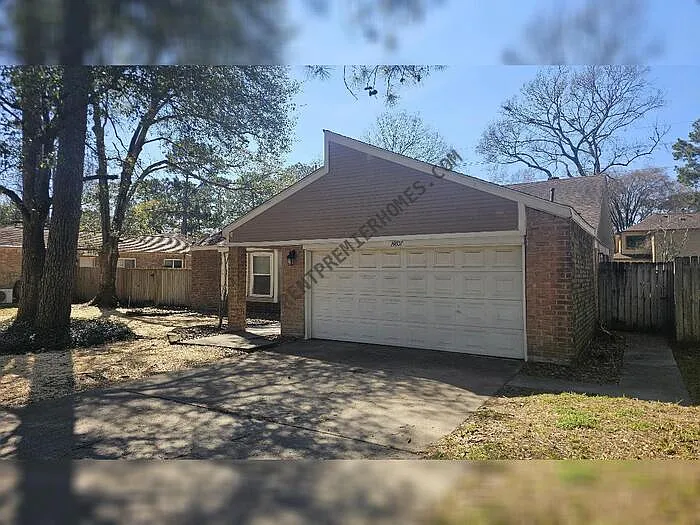 Building Photo - 14807 Spring Lake Dr