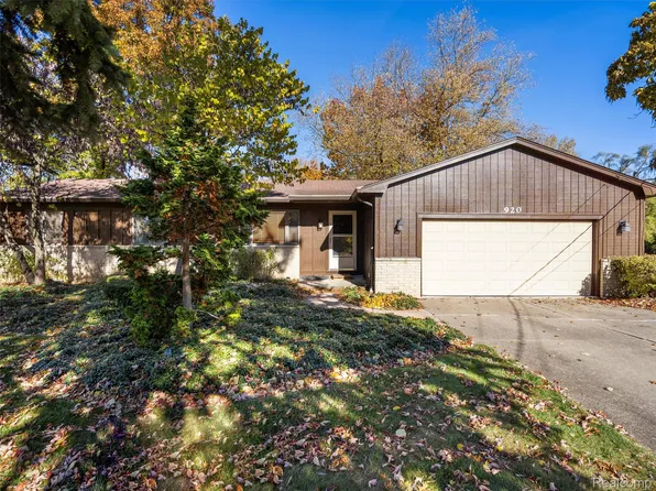 920 Grace Ave, Rochester Hills, MI 48307