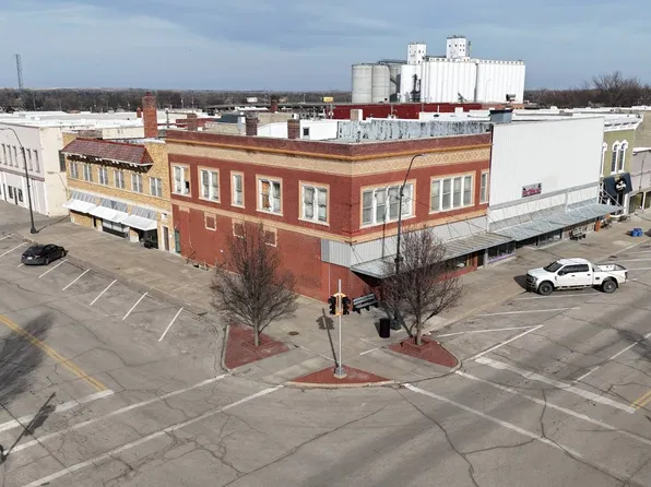 135 W 6th St, Concordia, KS 66901