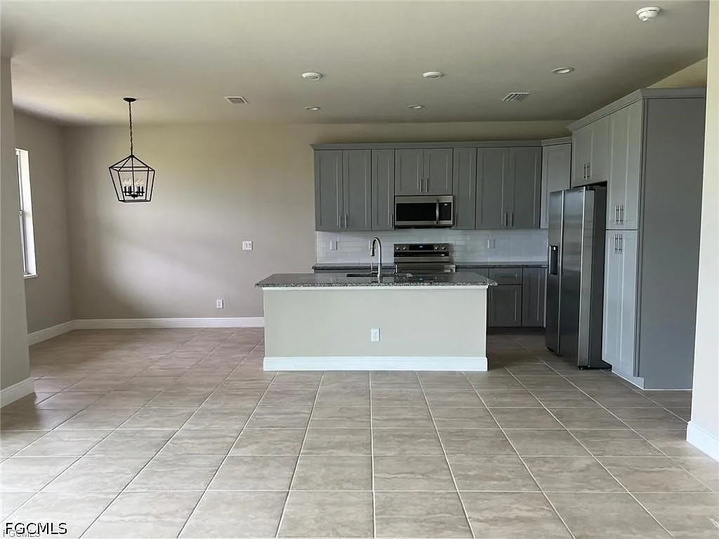 3 bed, 2.0 bath, 1500 sqft, $2,000 — Photo 2