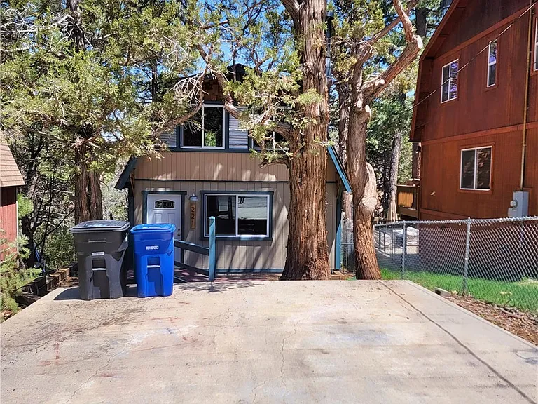 221 Imperial Ave — Photo 2