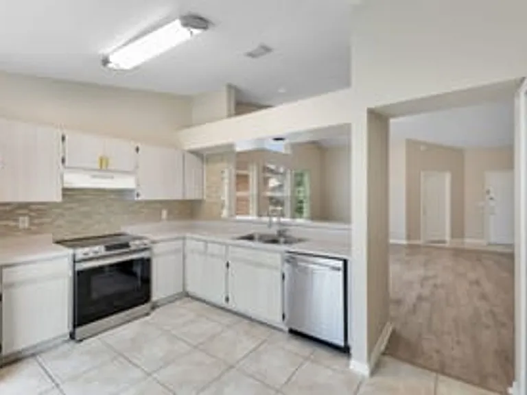 8821 Parliament Ct — Photo 4