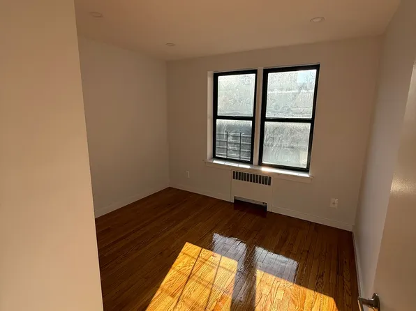 84-48 Penelope Avenue image 1 of 3