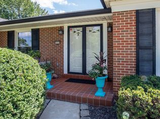 12130 Ladue Rd, Saint Louis, MO 63141