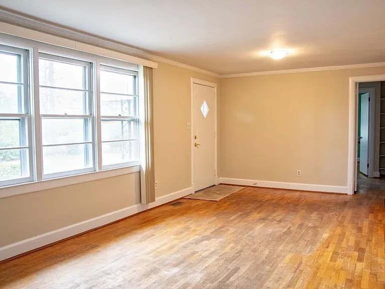 601 Parkway Blvd — Photo 3